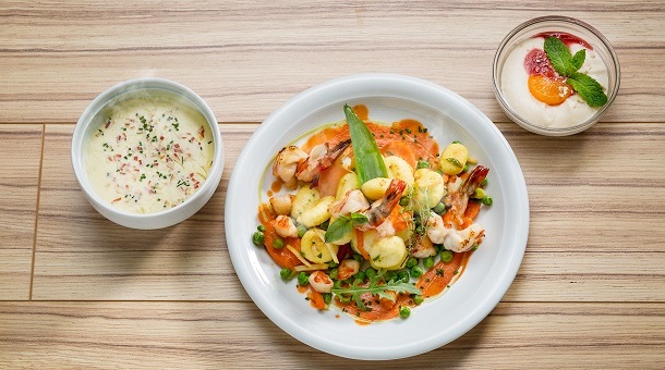 3-teiliges Menue - Das Bild zeigt ein Menue bestehend aus Suppe, Hauptgericht und Nachspeise.